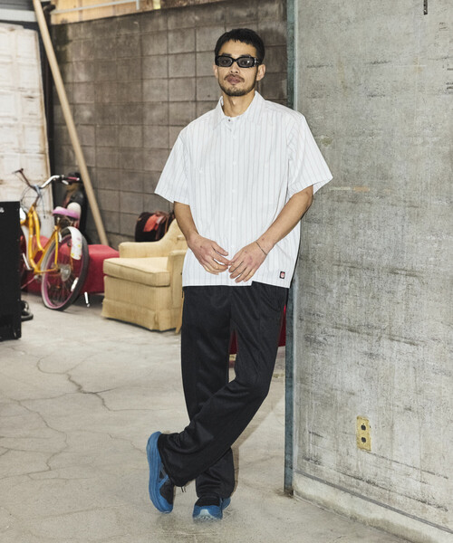 RED KAP（レッドキャップ）の「RED KAP/レッドキャップ 別注 ブロード レジメントストライプ クロップド丈 ワークシャツ（シャツ/ブラウス・メンズ・グレー/サックスブルー/ブラック・MEDIUM/LARGE）」の4枚目の写真