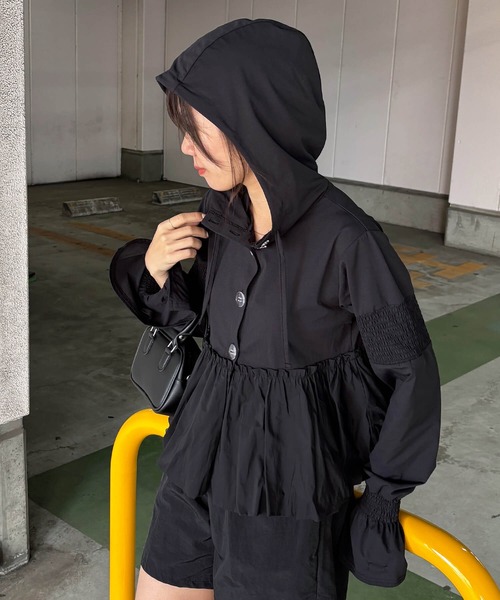 ISOOK(アイスー)の「UVカットペプラムフーディ (comochi original) / UVパーカー 紫外線カット フード付き ペプラムトップス(カーディガン/ボレロ・レディース・ホワイト/ブラック・FREE)」の22枚目の写真