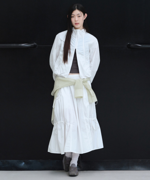 MUSINSA STANDARD WOMAN（ムシンサスタンダードウーマン）の「ウィメンズナイロンルチッドロングスカート[ホワイト]（スカート・レディース・その他・X-SMALL/LARGE/MEDIUM/SMALL）」の3枚目の写真