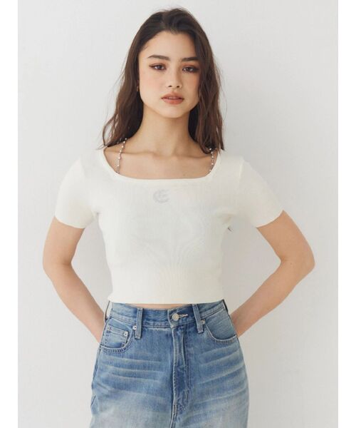 EVRIS（エヴリス）の「【着用動画あり！】ワンポイントビジューチェーンサマーニットトップス（ニット/セーター・レディース・ピンク/ブラック/ホワイト・FREE）」の2枚目の写真