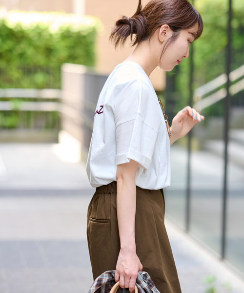 JOURNAL STANDARD relume(ジャーナルスタンダード レリューム)の「《追加》刺繍ロゴハーフスリーブT(Tシャツ/カットソー・レディース・グレー/ブラウン/ホワイト・FREE)」の5枚目の写真