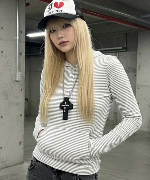 .KOM(ドットコム)の「A'GEM/9 × .kom 『.KOM/ドットケーオーエム』ストライプ ヘンリー フードロングスリーブ(Tシャツ/カットソー・レディース・チャコールグレー/アイボリー・FREE)」の3枚目の写真