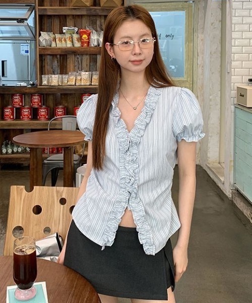 Teem Store(チームストア)の「フリルデザインストライプ半袖シャツ(シャツ/ブラウス・レディース・ブルー/ピンク・S/M)」の19枚目の写真