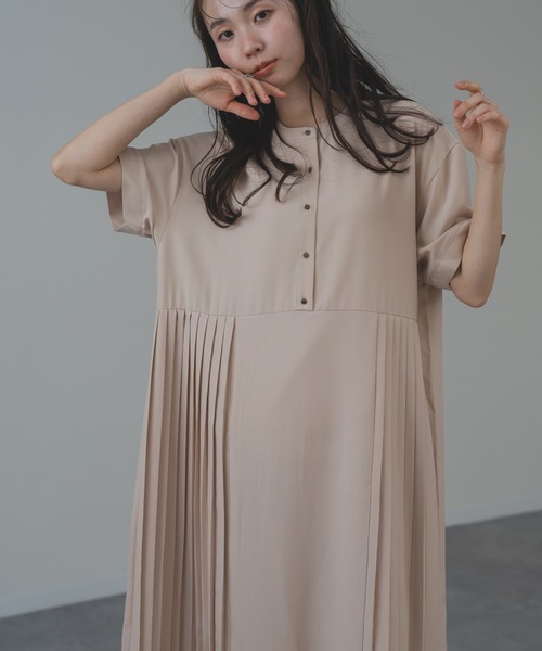 refinedworks(リファインドワークス)の「【refinedworks】セレモニー にも◎半袖 上品 プリーツ ワンピース(ワンピース・レディース・ブラック/ネイビー/ベージュ・FREE)」の20枚目の写真
