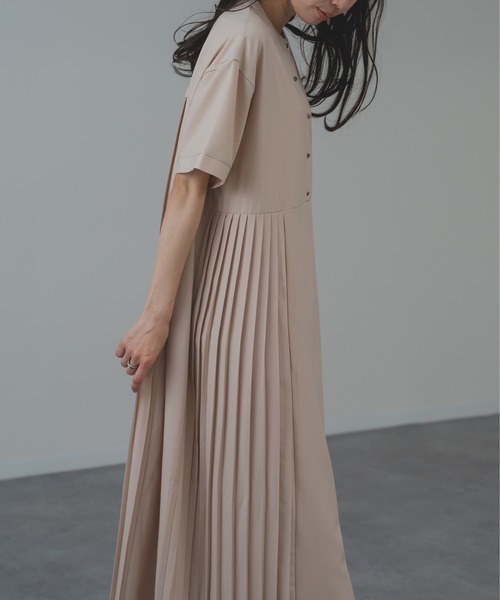 refinedworks(リファインドワークス)の「【refinedworks】セレモニー にも◎半袖 上品 プリーツ ワンピース(ワンピース・レディース・ブラック/ネイビー/ベージュ・FREE)」の22枚目の写真