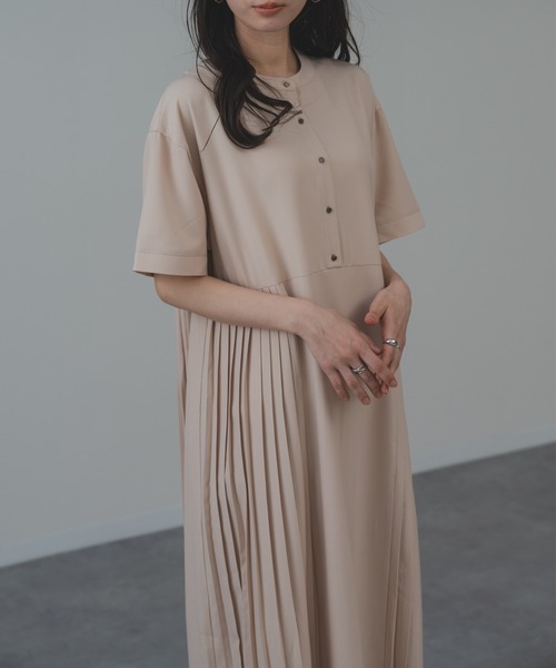 refinedworks(リファインドワークス)の「【refinedworks】セレモニー にも◎半袖 上品 プリーツ ワンピース(ワンピース・レディース・ブラック/ネイビー/ベージュ・FREE)」の9枚目の写真