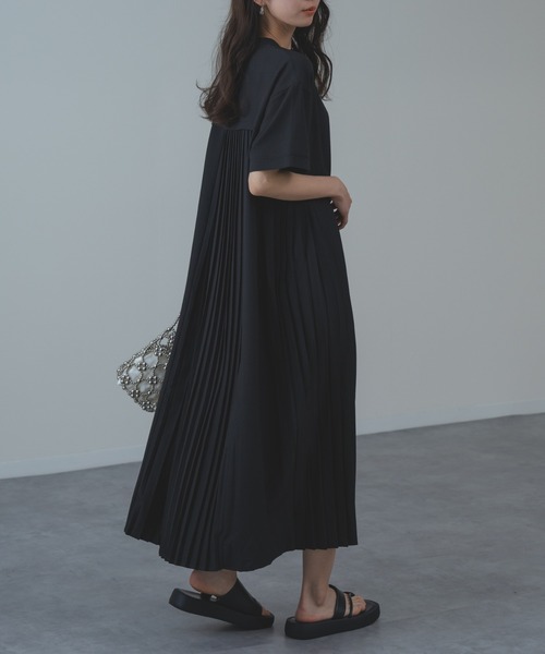 refinedworks(リファインドワークス)の「【refinedworks】セレモニー にも◎半袖 上品 プリーツ ワンピース(ワンピース・レディース・ブラック/ネイビー/ベージュ・FREE)」の5枚目の写真