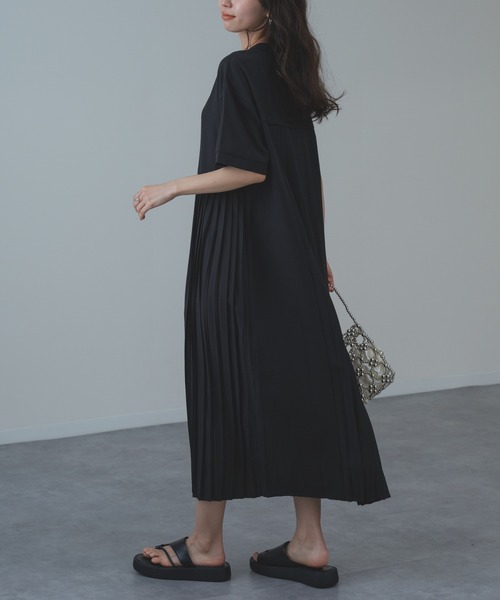 refinedworks(リファインドワークス)の「【refinedworks】セレモニー にも◎半袖 上品 プリーツ ワンピース(ワンピース・レディース・ブラック/ネイビー/ベージュ・FREE)」の6枚目の写真
