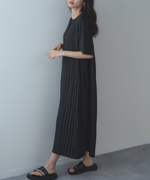 refinedworks(リファインドワークス)の「【refinedworks】セレモニー にも◎半袖 上品 プリーツ ワンピース(ワンピース・レディース・ブラック/ネイビー/ベージュ・FREE)」の7枚目の写真