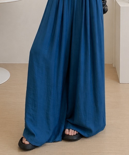 mielu(ミエル)の「ボリュームギャザーワイドパンツ(その他パンツ・レディース・ブルー/イエロー/ブラック/ホワイト・LARGE/MEDIUM)」の7枚目の写真