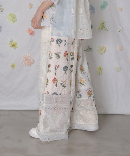 ScoLar(スカラー)の「162602:花刺繍×コットンレース×シアー 異素材パンツ(その他パンツ・レディース・ブラック/オフホワイト・M)」の5枚目の写真