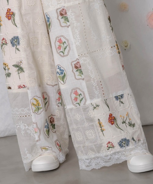 ScoLar(スカラー)の「162602:花刺繍×コットンレース×シアー 異素材パンツ(その他パンツ・レディース・ブラック/オフホワイト・M)」の7枚目の写真