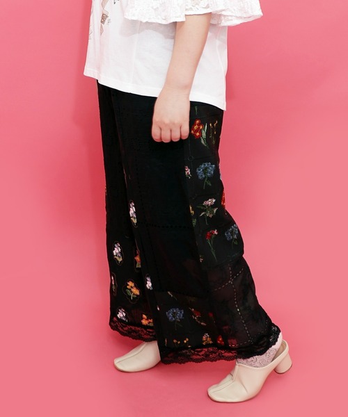 ScoLar(スカラー)の「162602:花刺繍×コットンレース×シアー 異素材パンツ(その他パンツ・レディース・ブラック/オフホワイト・M)」の10枚目の写真