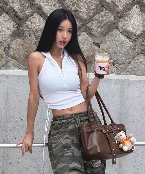 RAIMENT(レイメント)の「Stud Strap Boat Bag_Brown(ショルダーバッグ・レディース・その他・FREE)」の3枚目の写真
