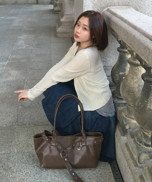 RAIMENT(レイメント)の「Stud Strap Boat Bag_Brown(ショルダーバッグ・レディース・その他・FREE)」の5枚目の写真