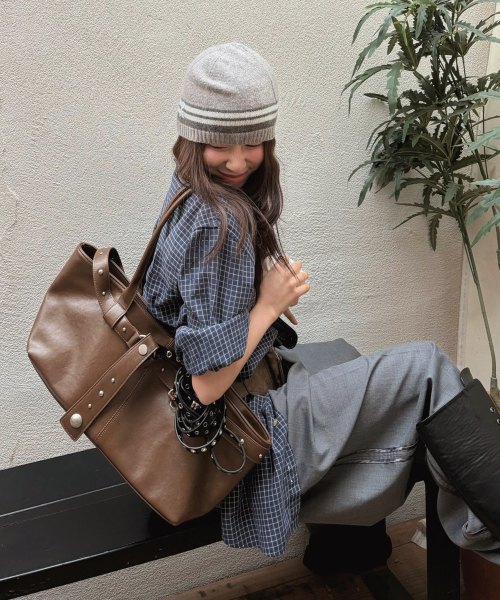 RAIMENT(レイメント)の「Stud Strap Boat Bag_Brown(ショルダーバッグ・レディース・その他・FREE)」の10枚目の写真
