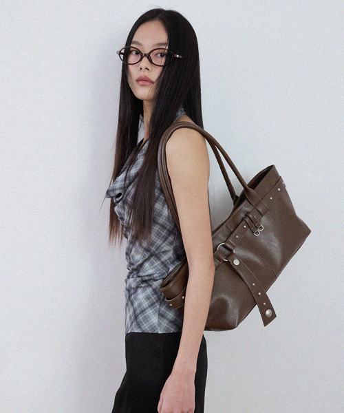 RAIMENT(レイメント)の「Stud Strap Boat Bag_Brown(ショルダーバッグ・レディース・その他・FREE)」の15枚目の写真