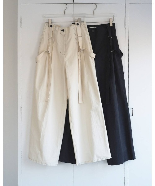 anuke(アンヌーク)の「Suspenders Wide Pants 62610704(その他パンツ・メンズ・オフホワイト/ブラック・36/38)」の3枚目の写真