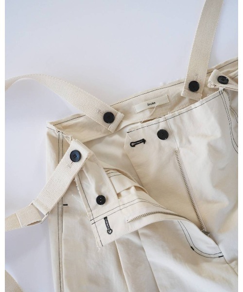 anuke(アンヌーク)の「Suspenders Wide Pants 62610704(その他パンツ・メンズ・オフホワイト/ブラック・36/38)」の4枚目の写真