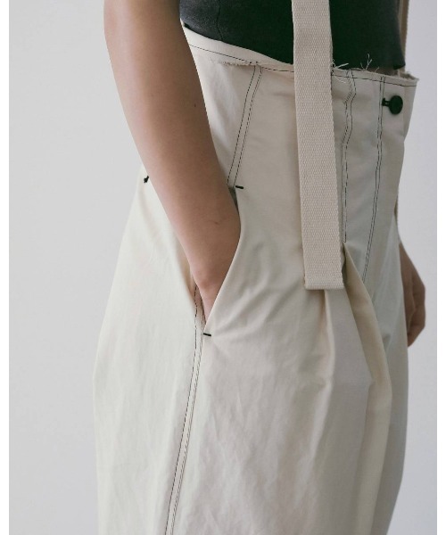 anuke(アンヌーク)の「Suspenders Wide Pants 62610704(その他パンツ・メンズ・オフホワイト/ブラック・36/38)」の13枚目の写真