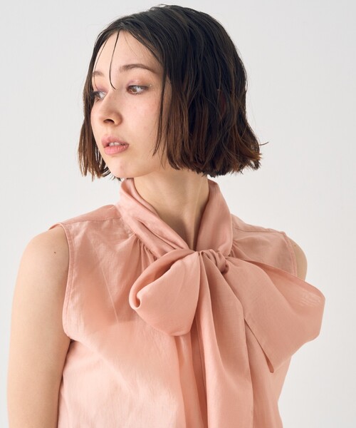 EMMA ROUGE VIF(エマルージュヴィフ)の「前後2WAYビッグボウタイリボンブラウス/通勤/オフィスカジュアル(シャツ/ブラウス・レディース・ホワイト/チャコールグレー/ピンク・フリー)」の6枚目の写真