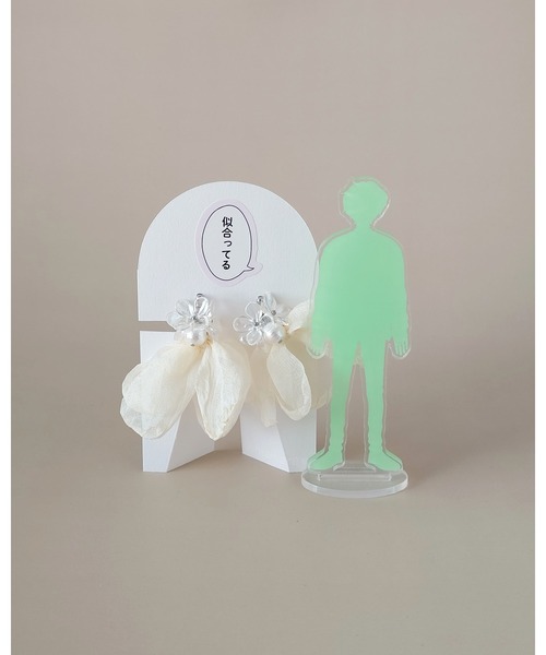 tone(トーン)の「【推しに愛されるアクセサリー】ふんわりリボンとクリアなお花のイヤリング(サージカルステンレス)(MA)(イヤリング・レディース・ホワイト/グレー・FREE)」の10枚目の写真
