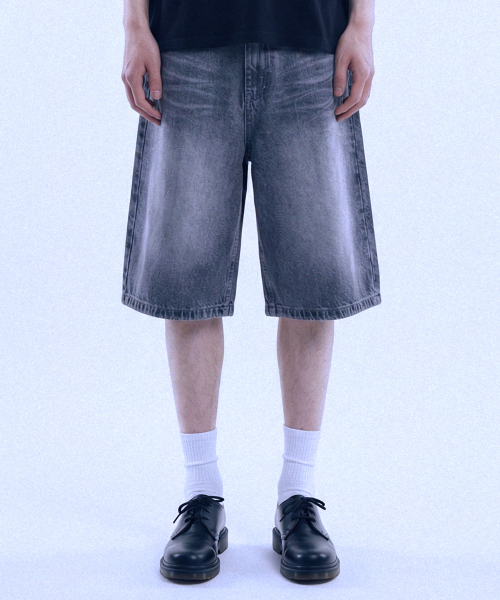 NOTUSUAL(ノットユージュアル)の「ベーシックウォッシングバミューダデニムパンツ2カラー(その他パンツ・レディース・ブラック/ブラック×イエロー・SMALL/MEDIUM/LARGE/X-LARGE/2XL)」の3枚目の写真