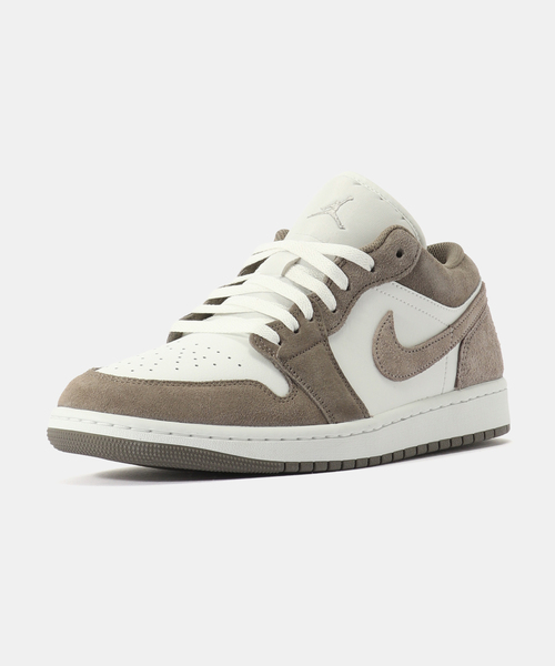 JORDAN BRAND（ジョーダンブランド）の「JORDAN BRAND AIR JORDAN 1 LOW 553558-046（スニーカー・メンズ・ブラウン・26cm/27cm/26.5cm/28.5cm/28cm/27.5cm）」の2枚目の写真