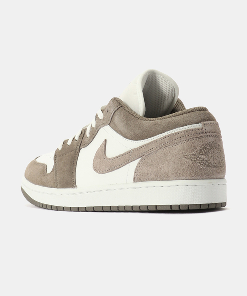 JORDAN BRAND（ジョーダンブランド）の「JORDAN BRAND AIR JORDAN 1 LOW 553558-046（スニーカー・メンズ・ブラウン・26cm/27cm/26.5cm/28.5cm/28cm/27.5cm）」の3枚目の写真