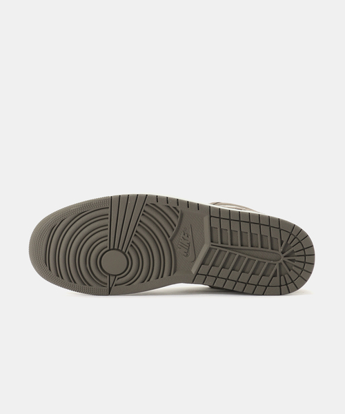 JORDAN BRAND（ジョーダンブランド）の「JORDAN BRAND AIR JORDAN 1 LOW 553558-046（スニーカー・メンズ・ブラウン・26cm/27cm/26.5cm/28.5cm/28cm/27.5cm）」の4枚目の写真