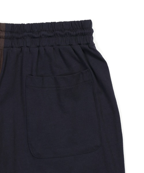 The DUFFER of ST.GEORGE(ザダファーオブセントジョージ)の「【WEB限定アイテム】8oz HEAVYWEIGHT PANEL SWITCHING GYM SHORTS:セットアップ対応 バイカラージムショーツ/ バギーショーツ / ヘビーウェイト / 8オンス / 切り替えショーツ / クレイジーパターン(その他パンツ・メンズ・スミクロ/ネイビー・MEDIUM/LARGE/X-LARGE)」の13枚目の写真