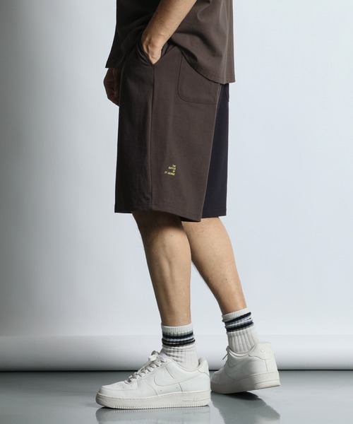 The DUFFER of ST.GEORGE(ザダファーオブセントジョージ)の「【WEB限定アイテム】8oz HEAVYWEIGHT PANEL SWITCHING GYM SHORTS:セットアップ対応 バイカラージムショーツ/ バギーショーツ / ヘビーウェイト / 8オンス / 切り替えショーツ / クレイジーパターン(その他パンツ・メンズ・スミクロ/ネイビー・MEDIUM/LARGE/X-LARGE)」の7枚目の写真