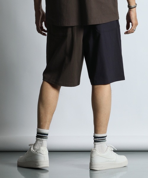 The DUFFER of ST.GEORGE(ザダファーオブセントジョージ)の「【WEB限定アイテム】8oz HEAVYWEIGHT PANEL SWITCHING GYM SHORTS:セットアップ対応 バイカラージムショーツ/ バギーショーツ / ヘビーウェイト / 8オンス / 切り替えショーツ / クレイジーパターン(その他パンツ・メンズ・スミクロ/ネイビー・MEDIUM/LARGE/X-LARGE)」の8枚目の写真