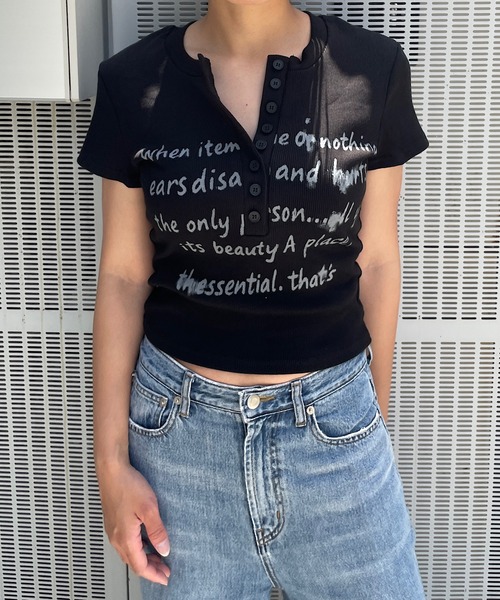 ROGER AND RAW(ロジャーアンドロウ)の「レタリングロゴ ヘンリーネック ショートTシャツ(Tシャツ/カットソー・レディース・ホワイト/グレイッシュベージュ/ブラック/レッド・FREE)」の20枚目の写真