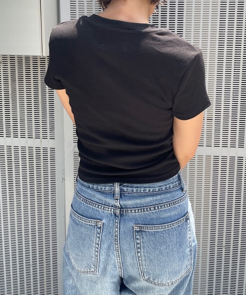 ROGER AND RAW(ロジャーアンドロウ)の「レタリングロゴ ヘンリーネック ショートTシャツ(Tシャツ/カットソー・レディース・ホワイト/グレイッシュベージュ/ブラック/レッド・FREE)」の21枚目の写真