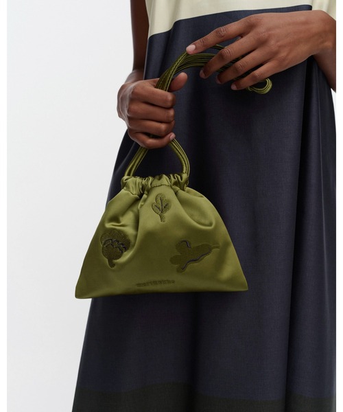 バッグ CirraSatinKukasta kukkaan drawstringbag Cirra Satin Kukasta kukkaan / drawstring bag（ポーチ）｜marimekko