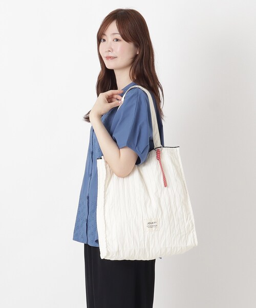 one'sterrace(ワンズテラス)の「【A4可】JOUET ジョエット チャーム付プリーツA4トート(トートバッグ・レディース・ピンク系9/アイボリー系8/ブラック系8・99)」の9枚目の写真