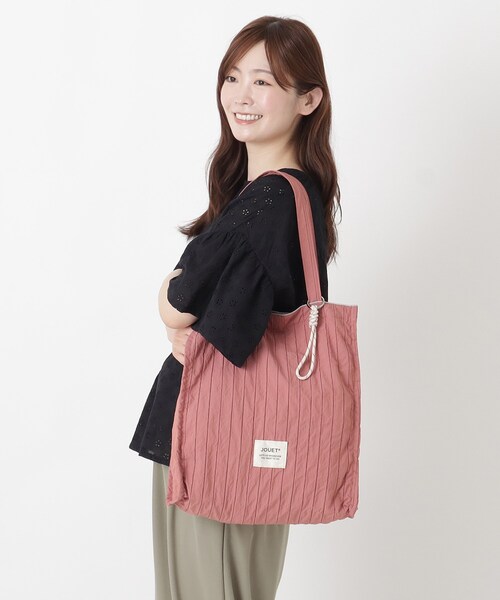 one'sterrace(ワンズテラス)の「【A4可】JOUET ジョエット チャーム付プリーツA4トート(トートバッグ・レディース・ピンク系9/アイボリー系8/ブラック系8・99)」の7枚目の写真