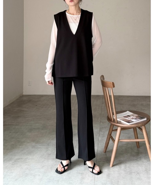 She's Closet（シーズクローゼット）の「ノースリーブ ロング丈 ポンチ 深Vネック ベスト（ベスト・レディース・ブラウン/アイボリー/ベージュ/ブラック・FREE）」の13枚目の写真
