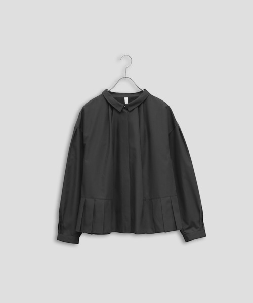 Kelen(ケレン)の「「KELEN / ケレン」サイドプリーツデザインブラウス(シャツ/ブラウス・レディース・グリーン/オフホワイト/ブラック/グレイッシュベージュ・S/M)」の3枚目の写真
