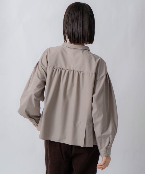 Kelen(ケレン)の「「KELEN / ケレン」サイドプリーツデザインブラウス(シャツ/ブラウス・レディース・グリーン/オフホワイト/ブラック/グレイッシュベージュ・S/M)」の18枚目の写真