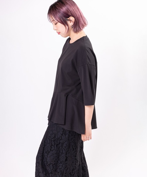 OSMOSIS(オズモーシス)の「切替イレギュラーヘムTシャツ(Tシャツ/カットソー・レディース・ブラック/ホワイト/ホワイト×ブラック・ONE SIZE)」の11枚目の写真
