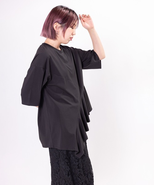 OSMOSIS(オズモーシス)の「切替イレギュラーヘムTシャツ(Tシャツ/カットソー・レディース・ブラック/ホワイト/ホワイト×ブラック・ONE SIZE)」の13枚目の写真