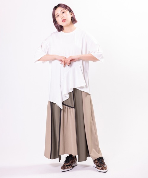 OSMOSIS(オズモーシス)の「切替イレギュラーヘムTシャツ(Tシャツ/カットソー・レディース・ブラック/ホワイト/ホワイト×ブラック・ONE SIZE)」の14枚目の写真
