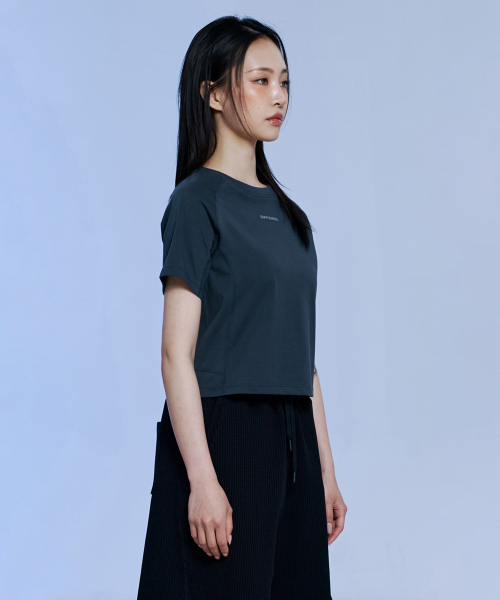OFFGRID(オフグリッド)の「Wブリジェックスエアロクールクロップ半袖Tシャツ-チャコール(Tシャツ/カットソー・レディース・その他・SMALL/MEDIUM/LARGE)」の4枚目の写真