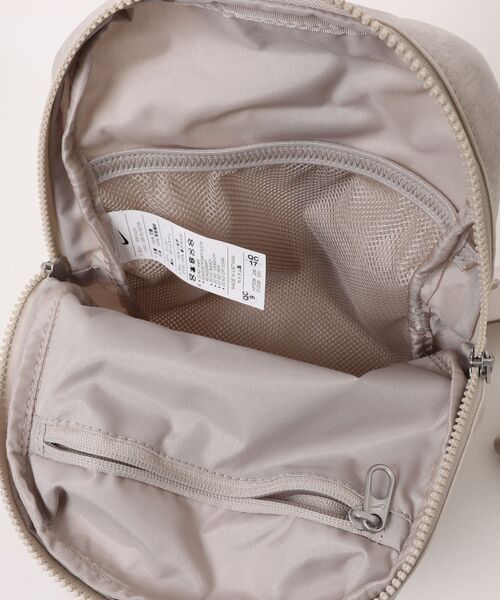 NIKE(ナイキ)の「ナイキ オーラ クロスボディバッグ (5L) / Nike Aura Crossbody Bag (5L) HF7038-236 Cream II(ボディバッグ/ウエストポーチ・メンズ・ブラウン系その他2・ONE SIZE)」の4枚目の写真