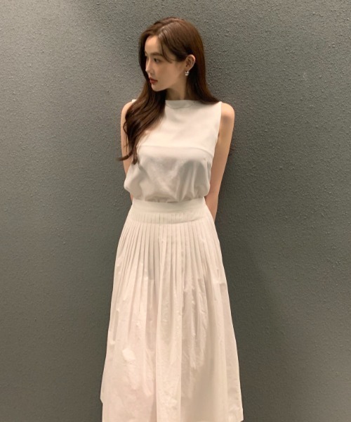 FAVORITO(ファヴォリート)の「ノースリーブトップス(シャツ/ブラウス・レディース・ホワイト/ブラック/ベージュ/カーキ/ブルー/グリーン・F)」の11枚目の写真