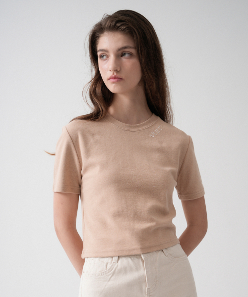 VLETI(ブレッティ)の「Logo Needlework Slim Crop T-shirt (Beige)(Tシャツ/カットソー・レディース・ベージュ・FREE)」の1枚目の写真