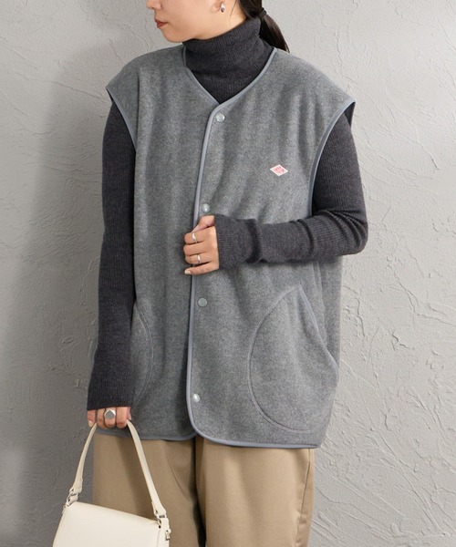 DANTON（ダントン）の「【WEB先行予約】[DANTON/ダントン] フリースノーカラーベスト（ベスト・レディース・グレイッシュベージュ/ブラック/ダークグレー・44/42/40）」の2枚目の写真