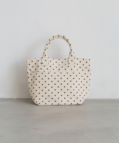 LOWRYS FARM（ローリーズファーム）の「【500mlペットボトル収納可】LFBASICトートBAG 1049470（トートバッグ・レディース・イエロー/オフホワイト/ベージュ系その他2/ライトブルー/ブラック系その他/アイボリー系1/ブラック/アイボリー/ブラック系その他2・FREE）」の8枚目の写真